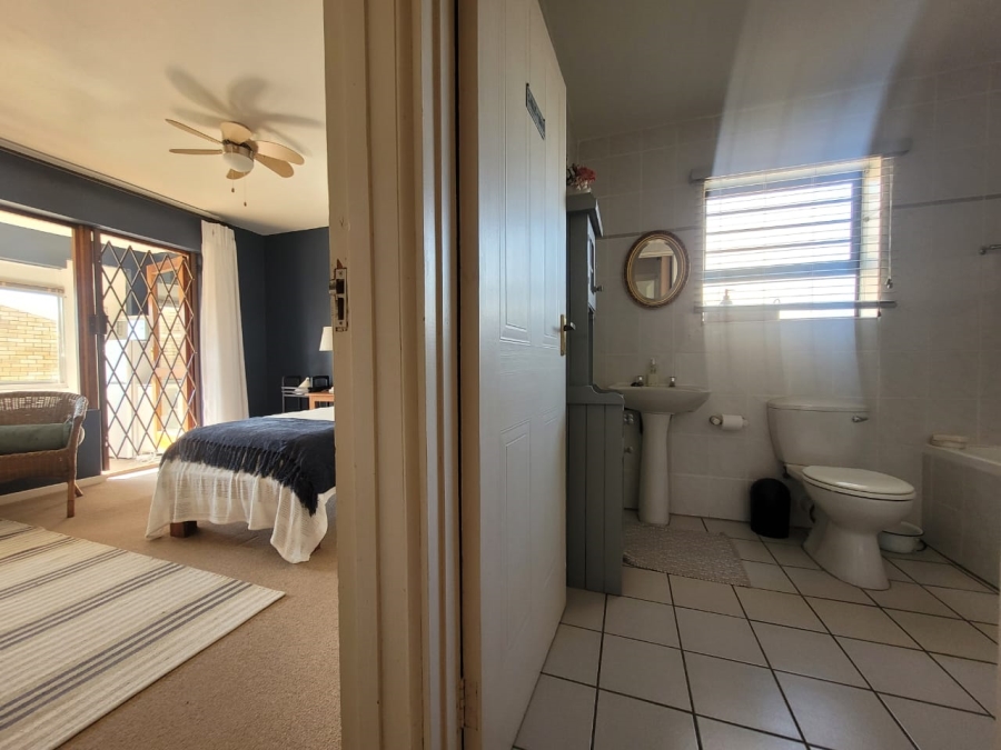 3 Bedroom Property for Sale in Wavecrest Eastern Cape
